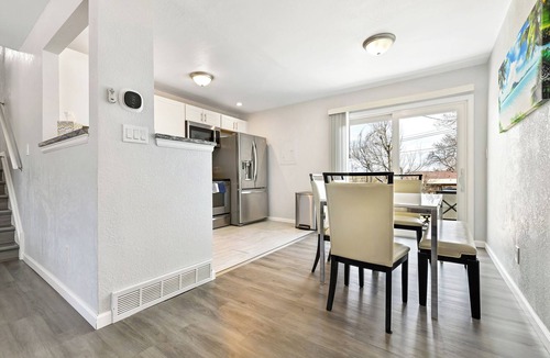 Cheyenne Meadows House | ᨒStylish 4BR/Movie Lounge/10 min to Ft Carsonᨒ