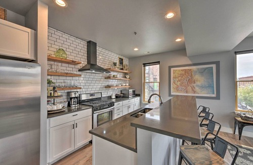 Salida Condo | 0660: Dtwn Salida Condo w/Balcony