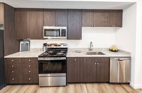 Mountain Shadows Apartment | 1 BD Cozy, Pet Friendly Luxury minutes from Garden of the Gods