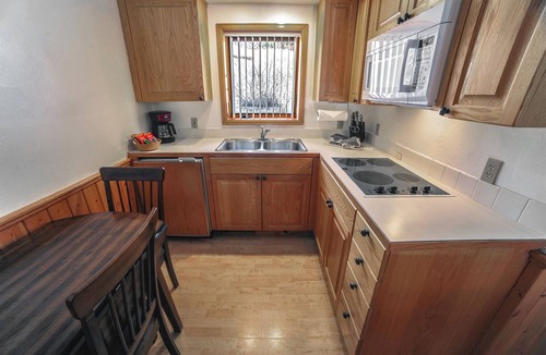 Estes Park Cabin | 1 bedroom, 1 bath attached cabin, kitchen, wood burning fireplace