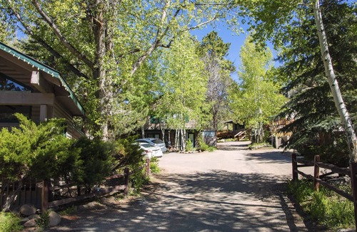 Estes Park Cabin | 1 bedroom, 1 bath attached cabin, kitchen, wood burning fireplace