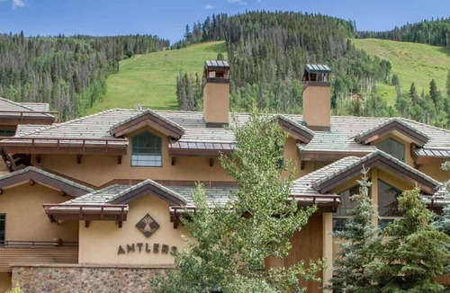 Vail Condo | 1 Bedroom Antlers Vacation Rental With Incredible Slopeside Views and Just a Short Walk to Gondola and Lionshead Village