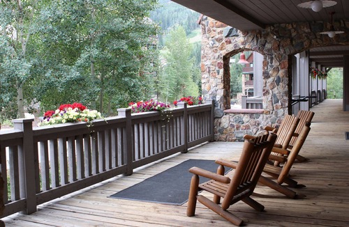 River Run Condo | 1 Bedroom Gem! Many upgrades-Top Floor with vaulted ceilings. Extra Murphy Bed