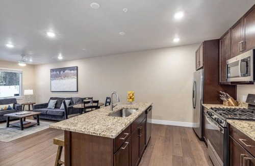 Lakeside Village Apartment | 1-bedroom Luxury Ski Retreat in the Heart of Keystone with free electric charger