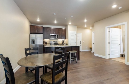Lakeside Village Apartment | 1-bedroom Luxury Ski Retreat in the Heart of Keystone with free electric charger