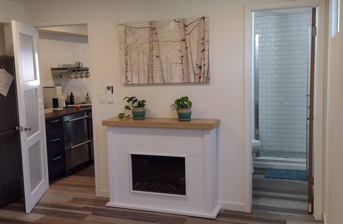 Hanna Farm Neighbors Apartment | 1-bedroom, Pet friendly, with fireplace, king bed and cruiser bikes.