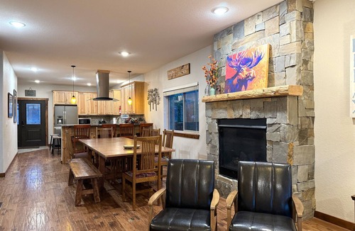 Grand Lake Cabin | 1 Block to Downtown 5BR Sleeps16 Sauna Theater/Game Room View Steps to Grand Ave