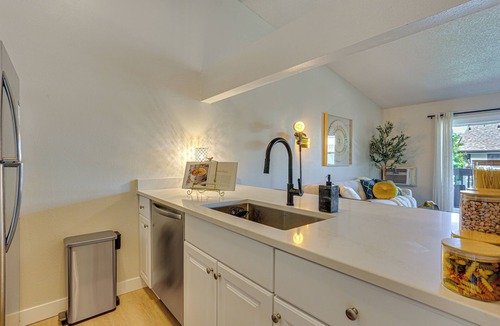 Castle Rock Condo | 1 Mi to Dtwn: Condo w/Pool Access in Castle Rock