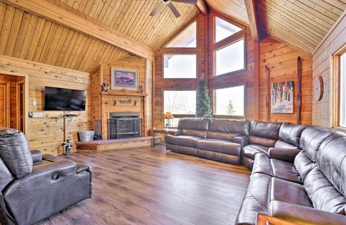 Innsbruck Val Moritz House | 1 Mi to Granby Ranch Family-Friendly Cabin!