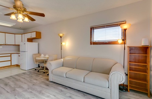 Aurora Apartment | 1 Mi to Metro Station: Cozy Aurora Horse Farm Apt!