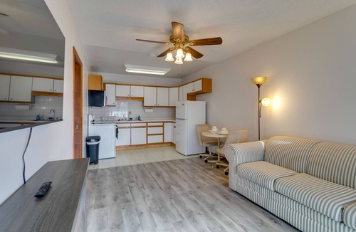 Aurora Apartment | 1 Mi to Metro Station: Cozy Aurora Horse Farm Apt!