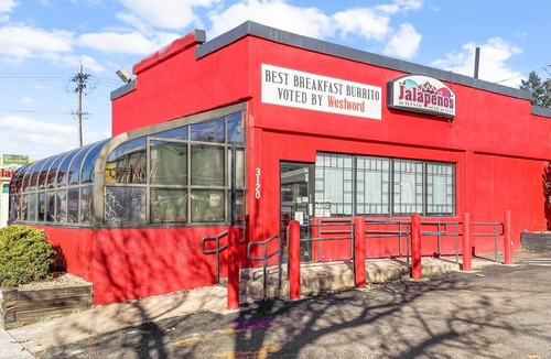 Englewood Apartment | 1 Month: Walk to Fun, Fiber Internet, 2 Bed 1 Bath Apartment