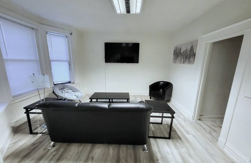 West Colfax House | 1 private bedroom+ bathnsuper fast internet, txt2