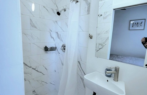 West Colfax House | 1 private bedroom+ bathnsuper fast internet, txt2