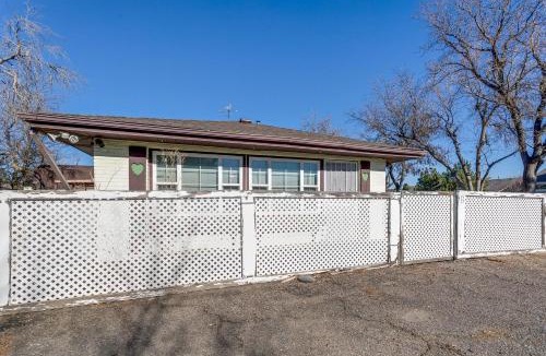 Aurora Apartment | 10 Mi to Denver Horse Farm Apartment in Aurora!