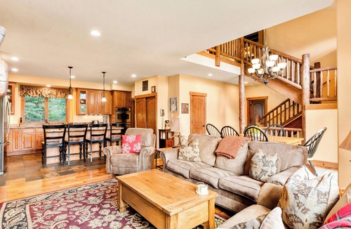 Winterwood House | 10 min to Breck; Private Hot Tub; Bonus Room