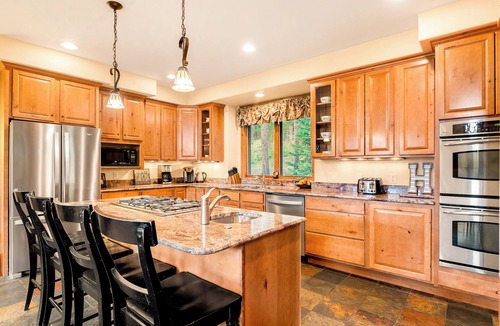Winterwood House | 10 min to Breck; Private Hot Tub; Bonus Room
