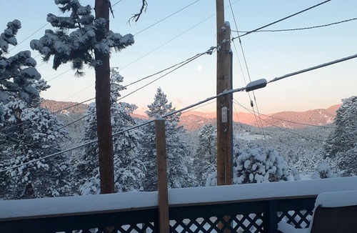 Evergreen Meadows Cabin | 10 minutes to evergreen lake and downtown evergreen and 20 minutes to red rocks!