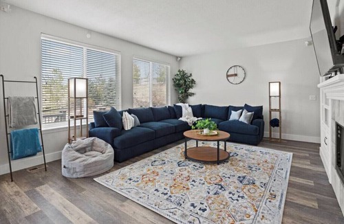 Southridge House | 10039 Heatherwood Pl · Mid Term Stay - Highlands Ranch, Newly Remodeld!