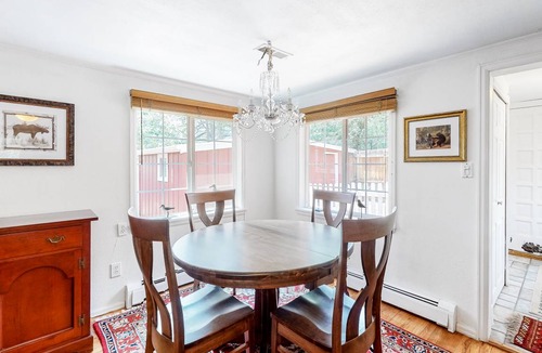 Broadmoor Cottage | 103 m² Cabin ∙ 3 bedrooms ∙ 5 guests