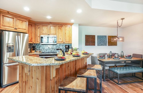 Highlands Townhomes Condo | 104 Highlands Westview, Ski-In/Ski-Out, Pool, Hot Tub, Mountain Modern