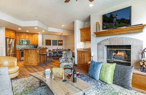 Highlands Townhomes Condo | 104 Highlands Westview, Ski-In/Ski-Out, Pool, Hot Tub, Mountain Modern