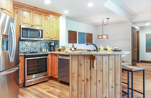 Highlands Townhomes Condo | 104 Highlands Westview, Ski-In/Ski-Out, Pool, Hot Tub, Mountain Modern