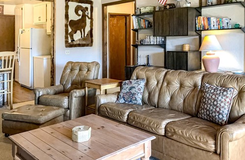 Alpine Village Cabin | 107 m² Cabin ∙ 2 bedrooms ∙ 6 guests
