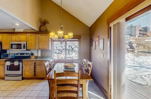 Fraser Condo | 109 m² Condo ∙ 3 bedrooms ∙ 10 guests