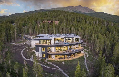Baldy Mountain House | 1092 m² House ∙ 5 bedrooms ∙ 12 guests