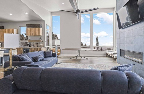 Woodmoor House | 10BR Grand Townhome w/ Multi Million Dollar Views