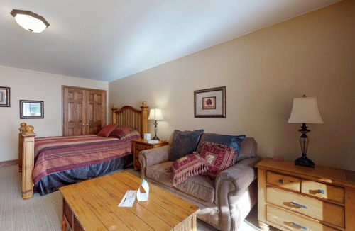 Copper Mountain Village Condo | 111 m² Condo ∙ 4 guests