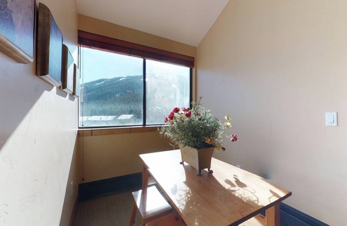 Copper Mountain Village Condo | 111 m² Condo ∙ 4 guests