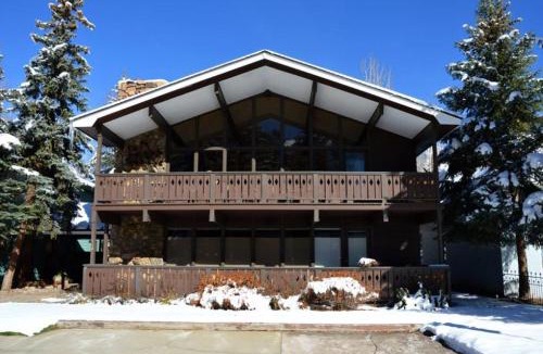 Aspen House | 118 E. Bleeker Street Lower Level, Large Lower-Level Condo in Duplex with Private Deck