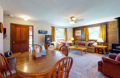 Ponderosa Pines Cabin | 119 m² Cabin ∙ 3 bedrooms ∙ 8 guests