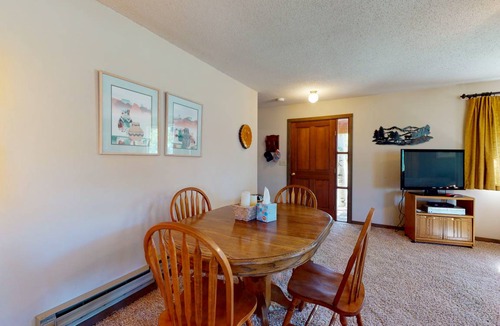 Ponderosa Pines Cabin | 119 m² Cabin ∙ 3 bedrooms ∙ 8 guests