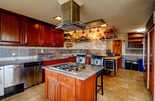 Granby House | 11BR Lodge. Rustic space for weddings & retreats! GoCasaVista.