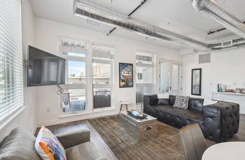 River North Art District Condo | 128 m² Condo ∙ 2 bedrooms ∙ 8 guests