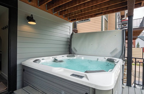 Old Town House | 120 Cedar Drive | Slopeside 4BR Townhome with Mountain Views & Hot Tub