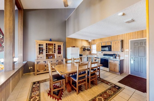Silvercreek Condo | 121 m² Condo ∙ 2 bedrooms ∙ 6 guests
