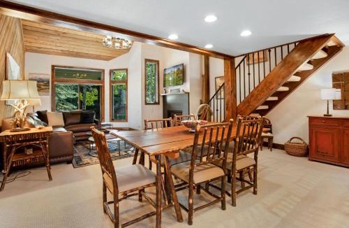 Avon House | 125 Ridgepoint Townhomes Townhouse