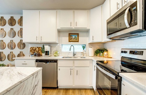Gateway House | 13 Mi to Dtwn Denver: Spacious Home w/Balcony!