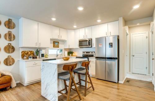 Gateway House | 13 Mi to Dtwn Denver Spacious Home with Balcony!
