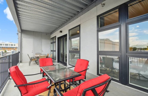 River North Art District Condo | 135 m² Condo ∙ 2 bedrooms ∙ 8 guests