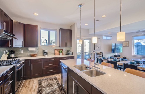 Jefferson Park House | 139 m² House ∙ 2 bedrooms ∙ 6 guests