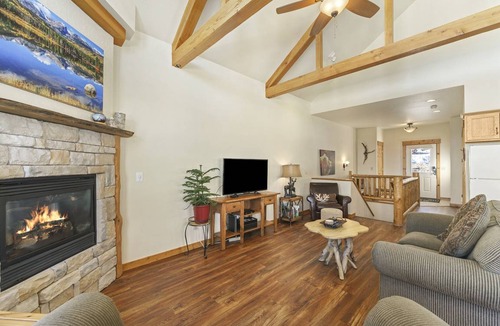 Estes Park Condo | 140 m² Condo ∙ 2 bedrooms ∙ 6 guests