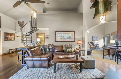 Copper Mountain Village Condo | 149 m² Condo ∙ 3 bedrooms ∙ 10 guests