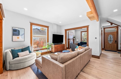 Whittier House | 149 m² House ∙ 3 bedrooms ∙ 8 guests
