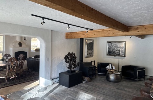 North Central Evergreen House | 15 Acre Private 5 bedroom Retreat