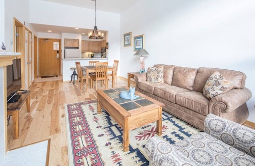 Lakeside Village Condo | 1546 | Wonderful View, Pool & Spa On Keystone Lake